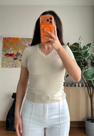 V Yaka Kısa Kol T-Shirt Bej