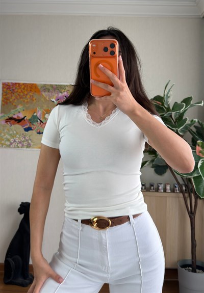 V Yaka Kısa Kol T-Shirt Ekru