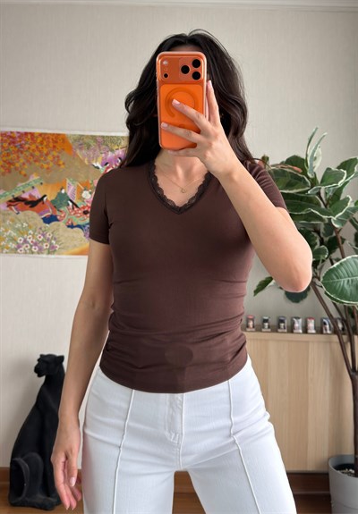 V Yaka Kısa Kol T-Shirt Kahve