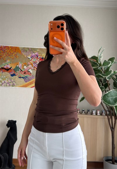 V Yaka Kısa Kol T-Shirt Kahve