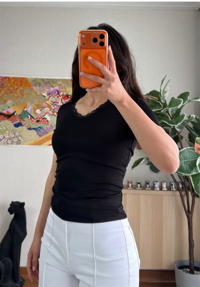 V Yaka Kısa Kol T-Shirt Siyah