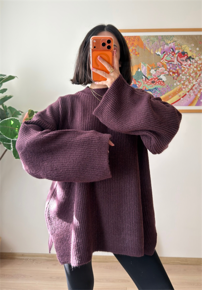Yırtmaç Detaylı Oversize Triko Kazak Mürdüm