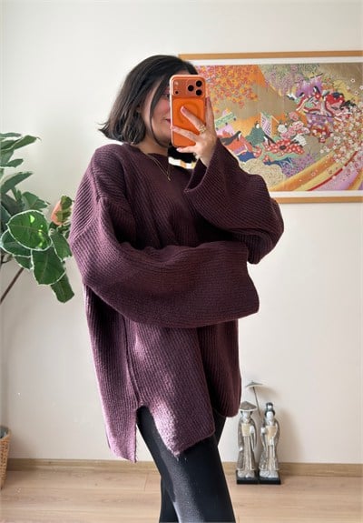 Yırtmaç Detaylı Oversize Triko Kazak Mürdüm