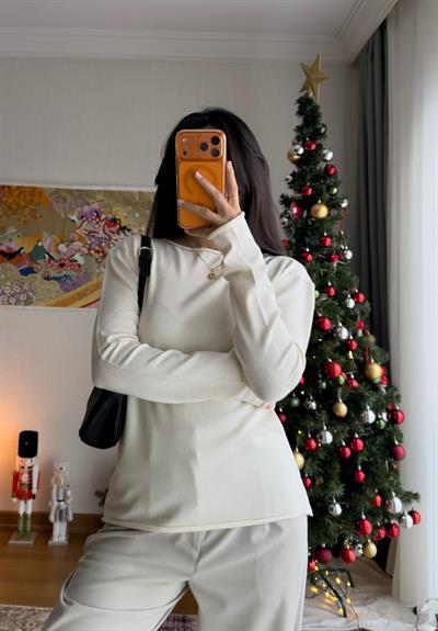 Yuiko Kayık Yaka Triko Kazak Ekru