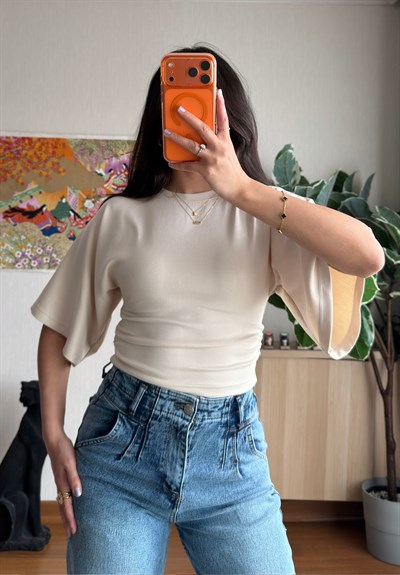 Yuina Yanı Büzgülü T-Shirt Bej
