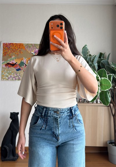 Yuina Yanı Büzgülü T-Shirt Bej