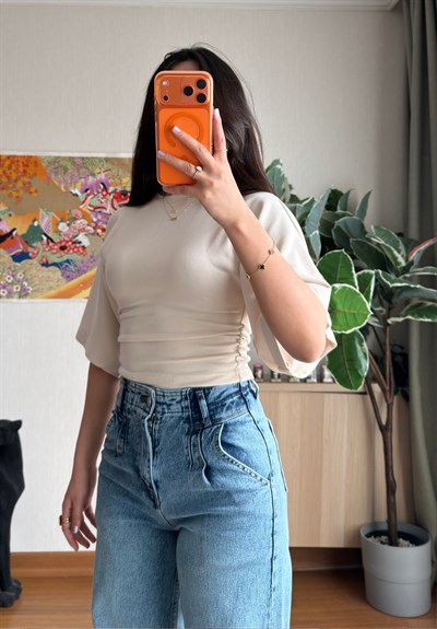 Yuina Yanı Büzgülü T-Shirt Bej