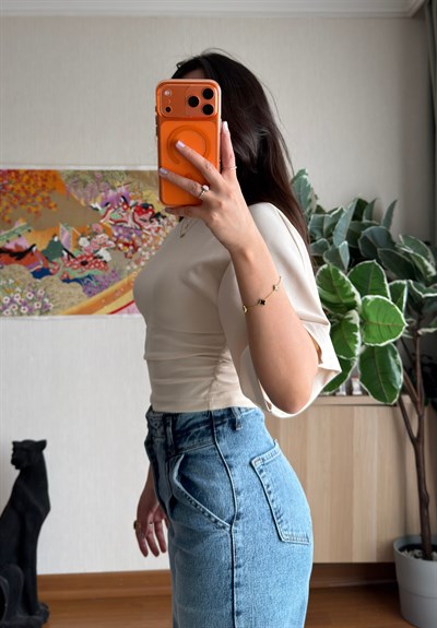 Yuina Yanı Büzgülü T-Shirt Bej