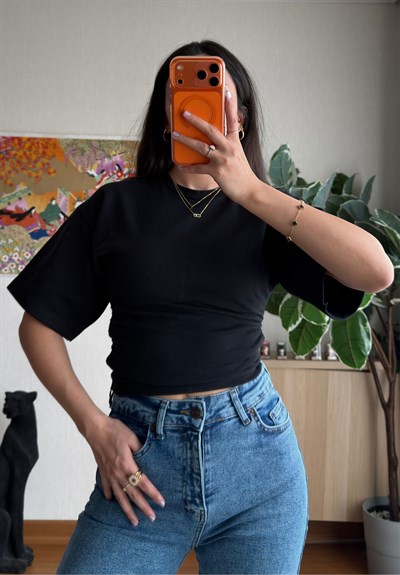 Yurie Büzgülü Geniş Kol T-Shirt Siyah