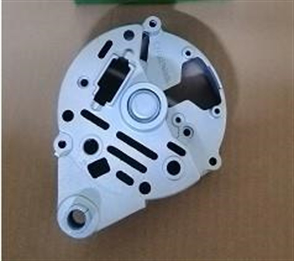 Alterenatör Arka Kapak Türk Traktör 61920468 | Lucas Uqt513