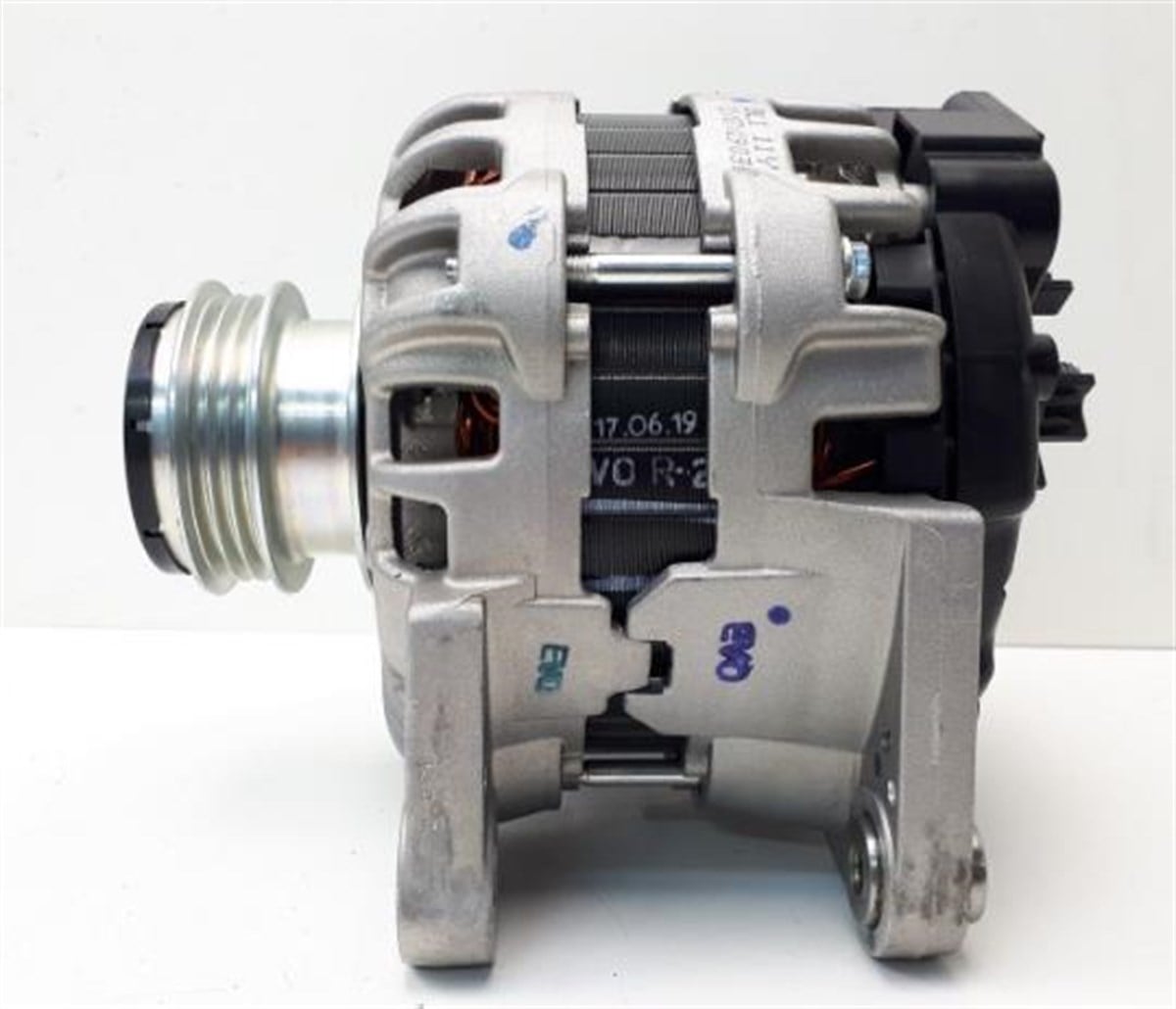 Alternatör 12v 90ah Sandero Laguna Iı Clio 0.9 Dacıa Dokker Sandero Logan Duster | Bosch F000bl04bc