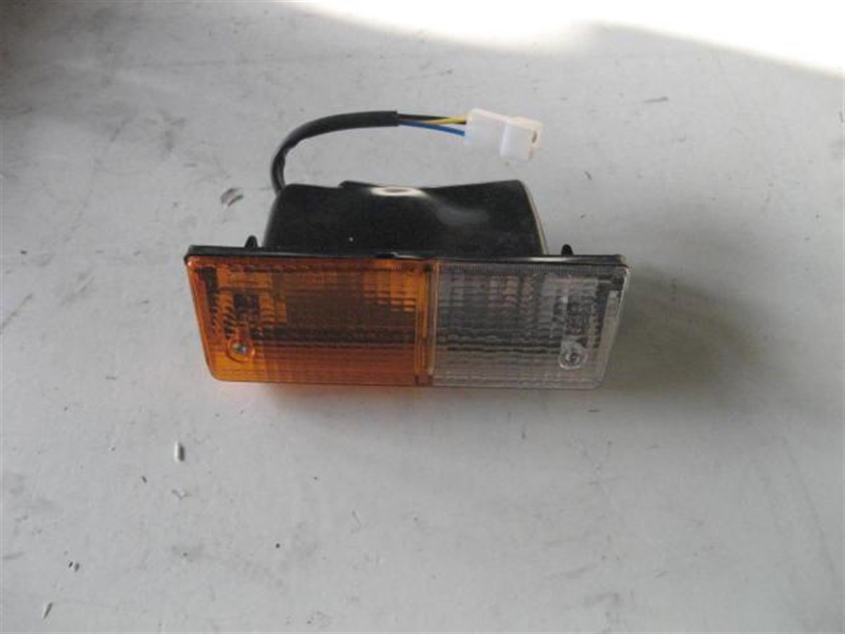 Ön Sinyal Lambası Sol Fiat-new Holland :trm 55/65-46-70-46-56 Ön Park Lambası Sol.5086151 | Nh 5086151