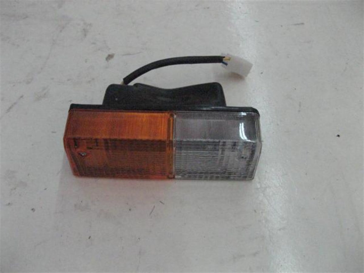 Ön Sinyal Lambası Sağ Fiat-new Holland :trm 55/65/70-46-70-56 Ön Park Lambası Sağ.5086152. | Nh 5086152