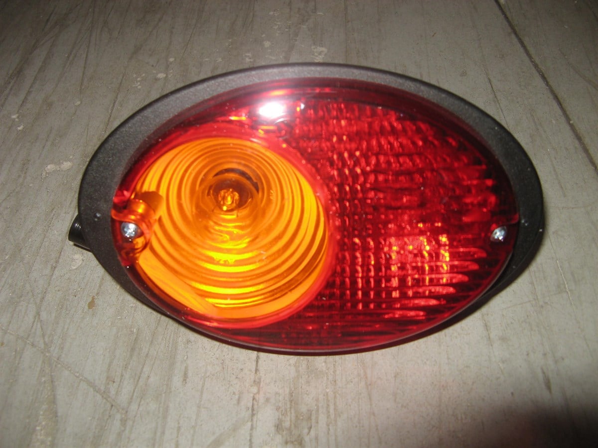 Stop Lambası Oval -fiat-new Holland :trm Tt50-55-60-65 Stop Lambası Oval.kısa Kablo Kenardan Civatalı | Nh 5098224