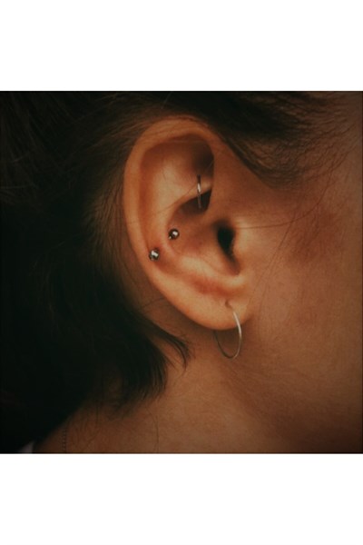 6 mm Cerrahi Çelik Hologram Renkli İki Ucu Top Piercing Tragus Helix Conch Lob Daith