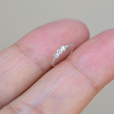 925 Ayar Gümüş Üçtaşlı Halka Hızma Burun Piercingi