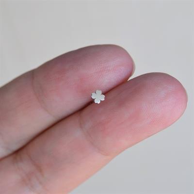 Cerrahi Çelik Silver Renk Çelik Burun Pİercing Yonca Model Hızma