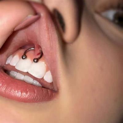 Cerrahi Çelik Ucu Toplu Dudak Piercingi 8 mm Gümüş Renk Smile Piercing