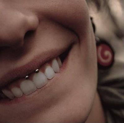 Cerrahi Çelik Ucu Toplu Dudak Piercingi 8 mm Gümüş Renk Smile Piercing