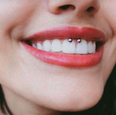 Cerrahi Çelik Ucu Toplu Dudak Piercingi 8 mm Gümüş Renk Smile Piercing
