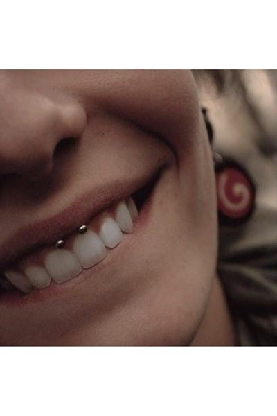 Cerrahi Çelik Ucu Toplu Dudak Piercingi 8 mm Gümüş Renk Smile Piercing
