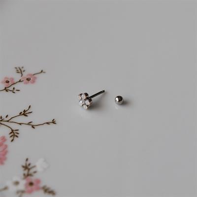 Çiçekli Helix Piercing Kıkırdak Cerrahi Çelik Gümüş Renk