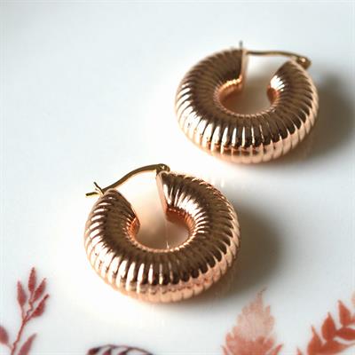 Gold Rose Bombeli Tırtıklı Boru Halka Küpe