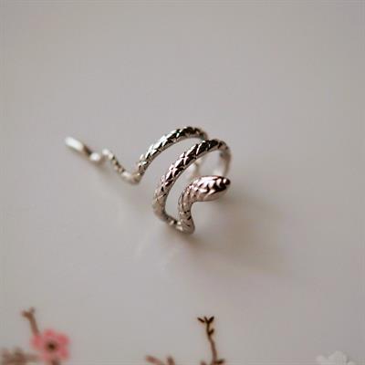 Gümüş Renkli Çelik Yılan Model Earcuff Yılan Sıkıştırma Kıkırdak Küpesi