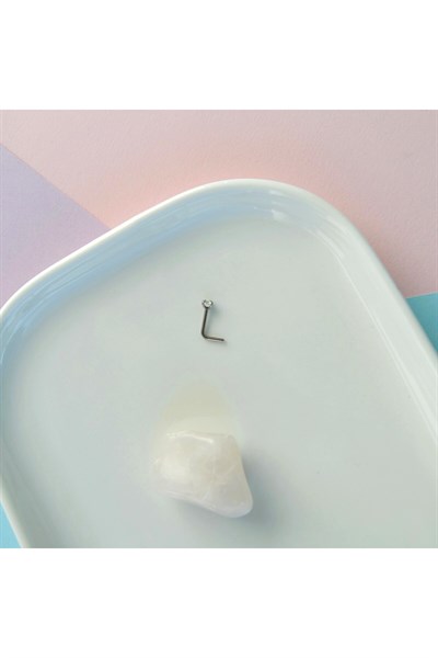 L Model Düşmeyen Çelik Hızma 2 mm taşlı Tektaş Burun Piercingi