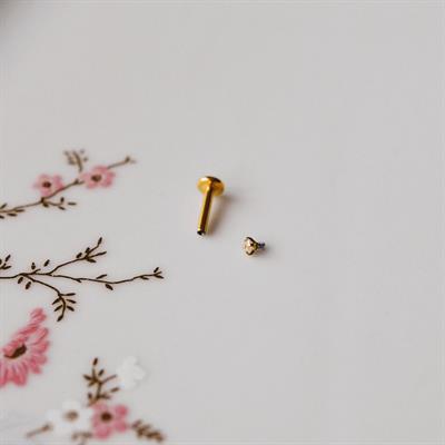 Mini Tektaş Cerrahi Çelik Piercing  Tragus Helix Kıkırdak Conch Gold Renk 8 mm