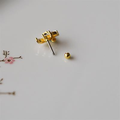Taş Sallantılı Helix Piercing Kıkırdak Cerrahi Çelik Gold Renk