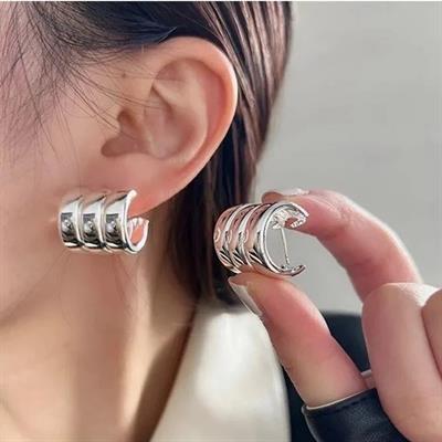 Üç Sıra Çoklu Görünüm Bombeli Çelik Küpe Silver Renk