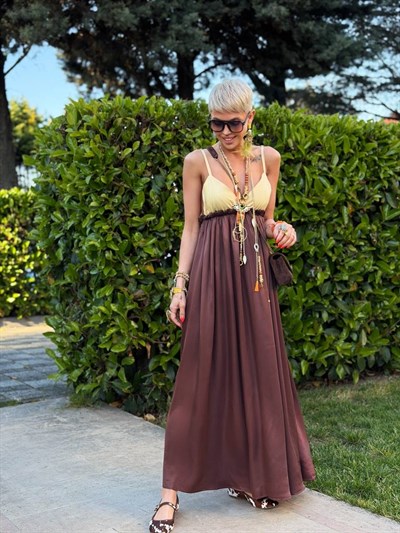 ACI KAHVE DRAPE DETAY ASKILI MAXİ SATEN ELBİSE