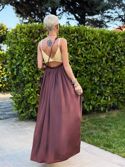 ACI KAHVE DRAPE DETAY ASKILI MAXİ SATEN ELBİSE