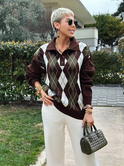 ACI KAHVE POLO YAKA DÜĞMELİ BAKLAVA DESENLİ KAZAK