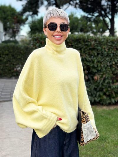 LIGHT YELLOW TURTLENECK BATWING KNIT SWEATER