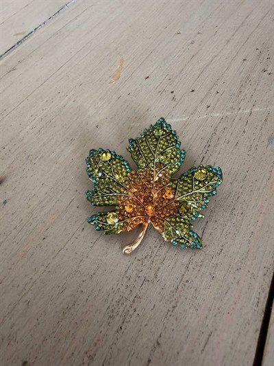 AUTUMN LEAF IŞILTILI TAŞLI BROŞ
