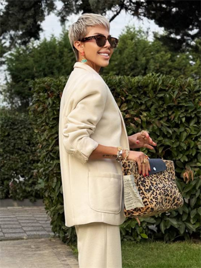 BEJ CEPLİ ÖRME CEKET