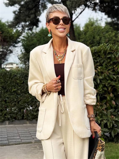 BEJ CEPLİ ÖRME CEKET