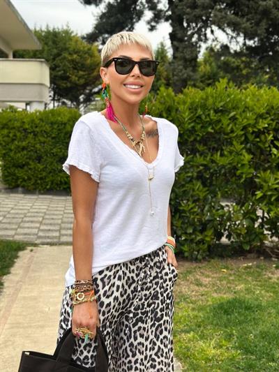 BEYAZ S.STUDIO SAÇAKLI V YAKA İTHAL PAMUK BLUZ
