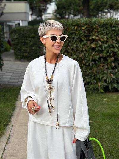 BEYAZ RİBANA YAKA PENS DETAY SWEATSHIRT