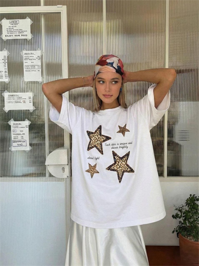 BEYAZ YILDIZ BASKILI LEOPAR DETAYLI TSHIRT 