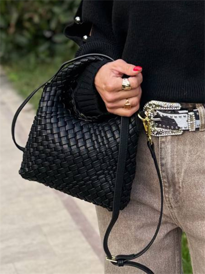 SİYAH HASIR DESEN SUNİ DERİ ÇANTA