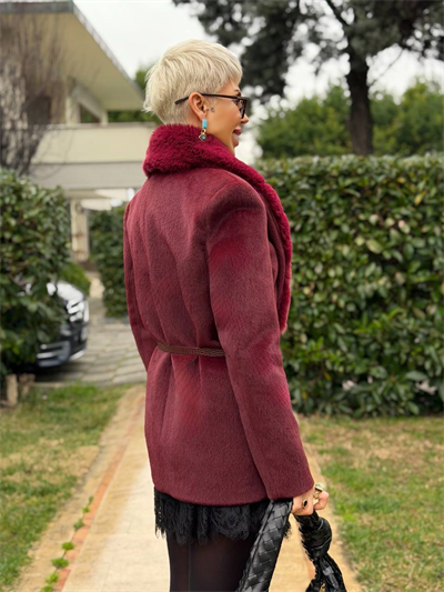 BORDO ÇIKARILABİLİR KÜRK YAKA KEMERLİ PELUŞ CEKET