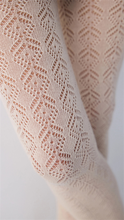 KREM DESENLİ DELİKLİ TRİKO KİLOTLU ÇORAP