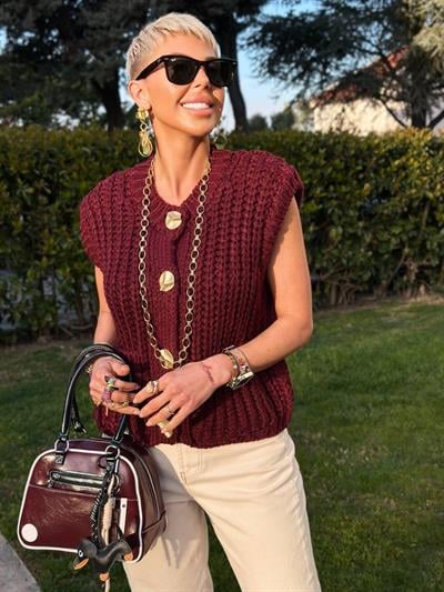 BORDO YUMUŞAK DOKULU DÜĞMELİ TRİKO YELEK