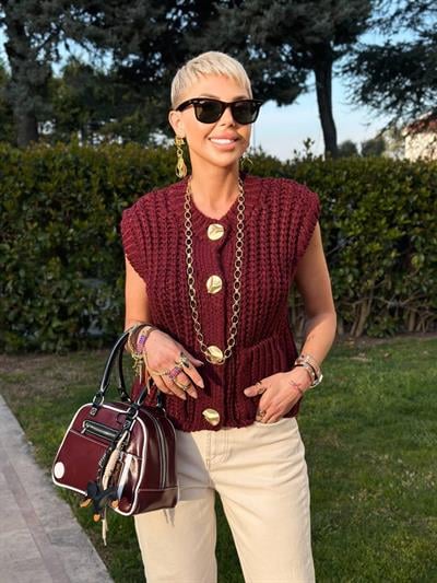 BORDO YUMUŞAK DOKULU DÜĞMELİ TRİKO YELEK