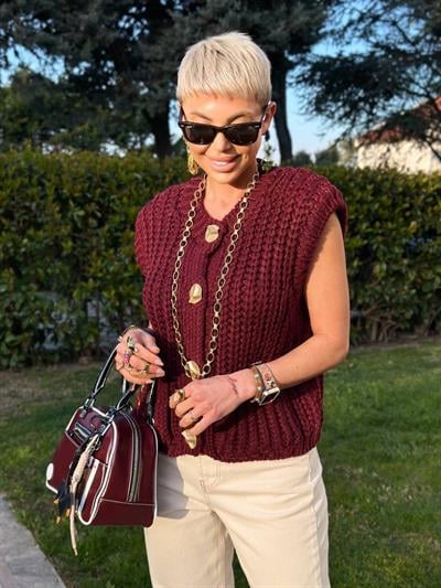 BORDO YUMUŞAK DOKULU DÜĞMELİ TRİKO YELEK