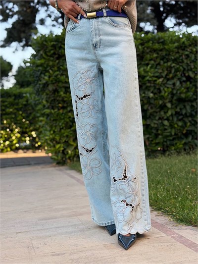 Çiçek Nakışlı Jean Pantolon Açık Mavi