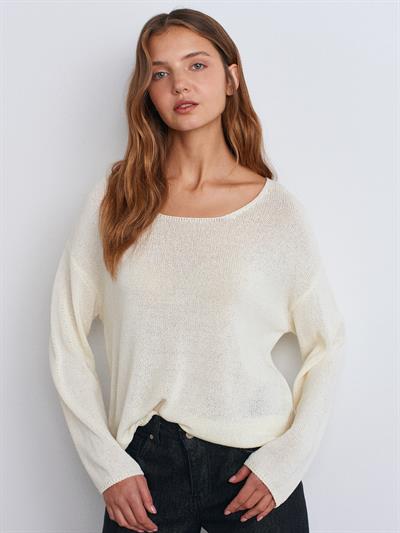 EKRU OVAL YAKA YUMUŞAK DOKULU TRİKO